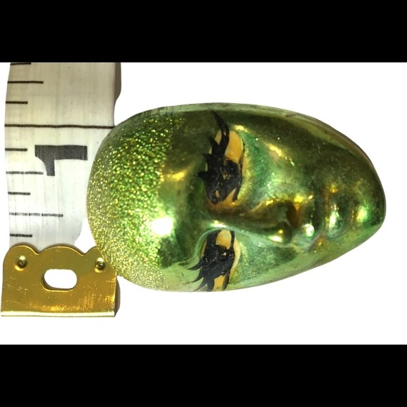VINTAGE Green Mask brooch pin - Picture 6 of 7
